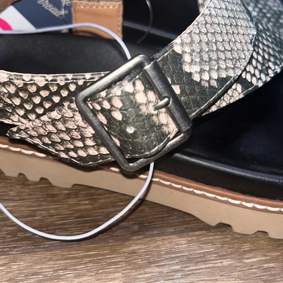 NWT Universal Threads Annika Platform Sandals Multiple Sizes - Picture 7 of 7